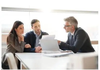 8 Things to Look For in Financial Advisor